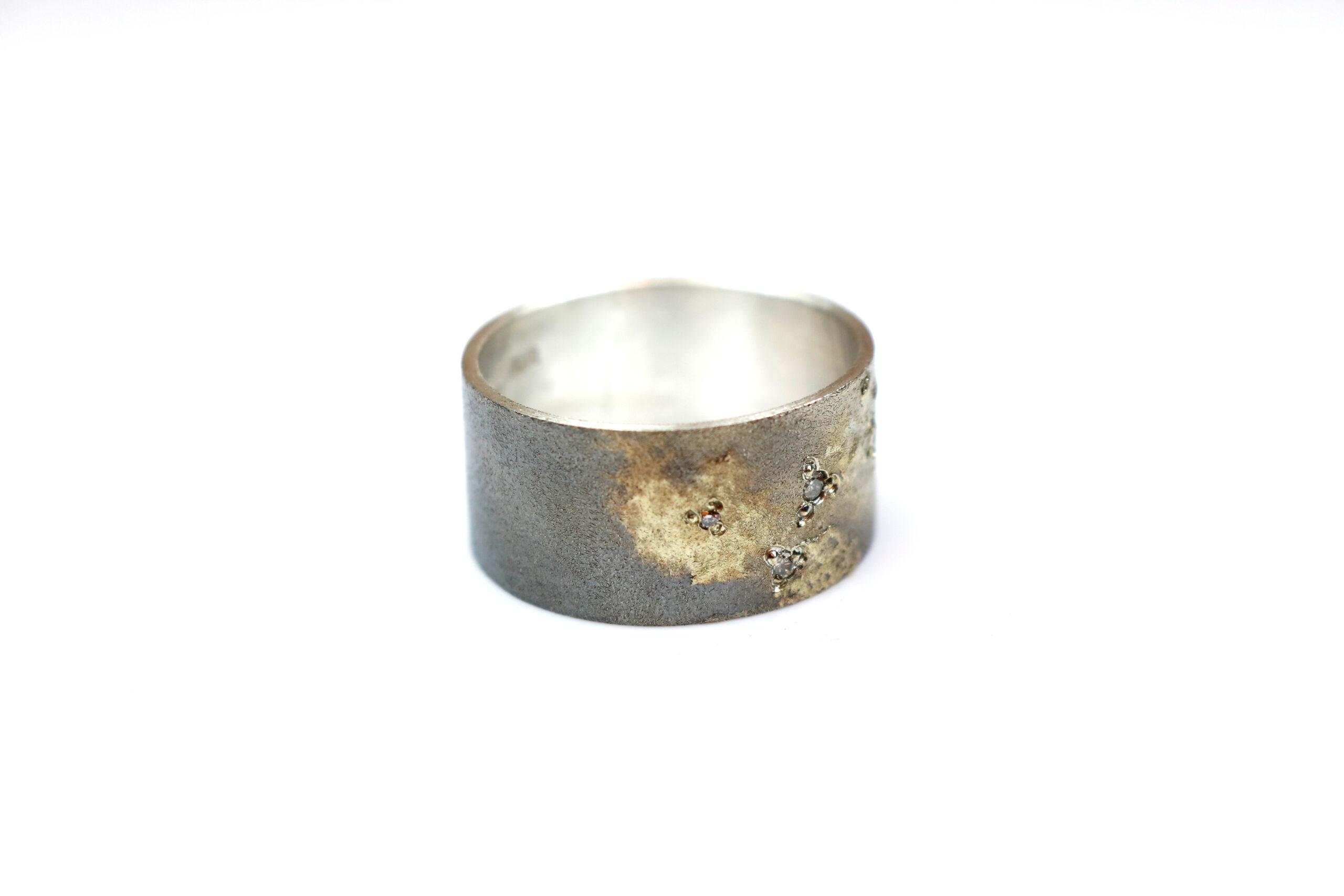 Ring med guld og diamanter