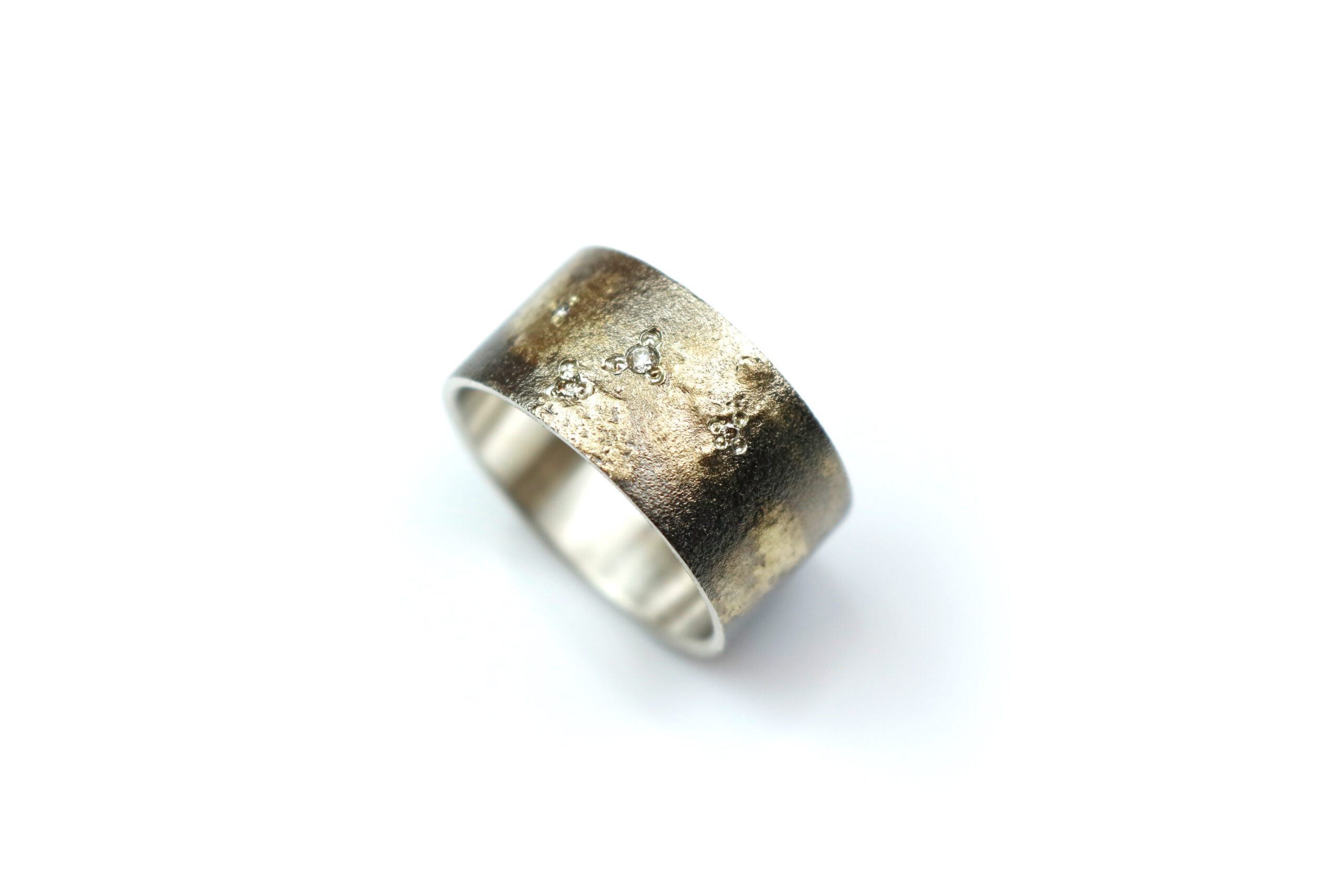 Ring med guld og diamanter