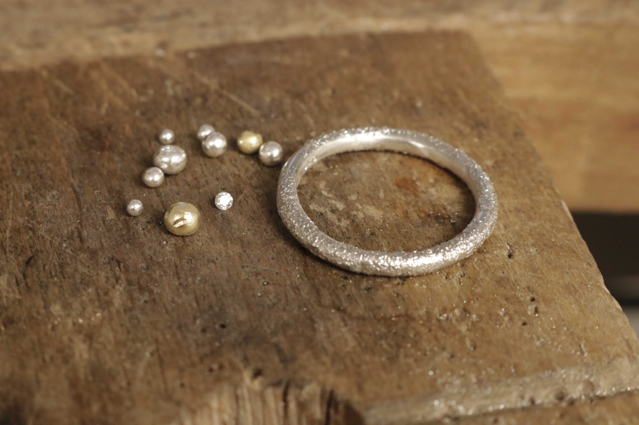 RAW Eventyrlig Ring med Guld, Sølv og Diamanter