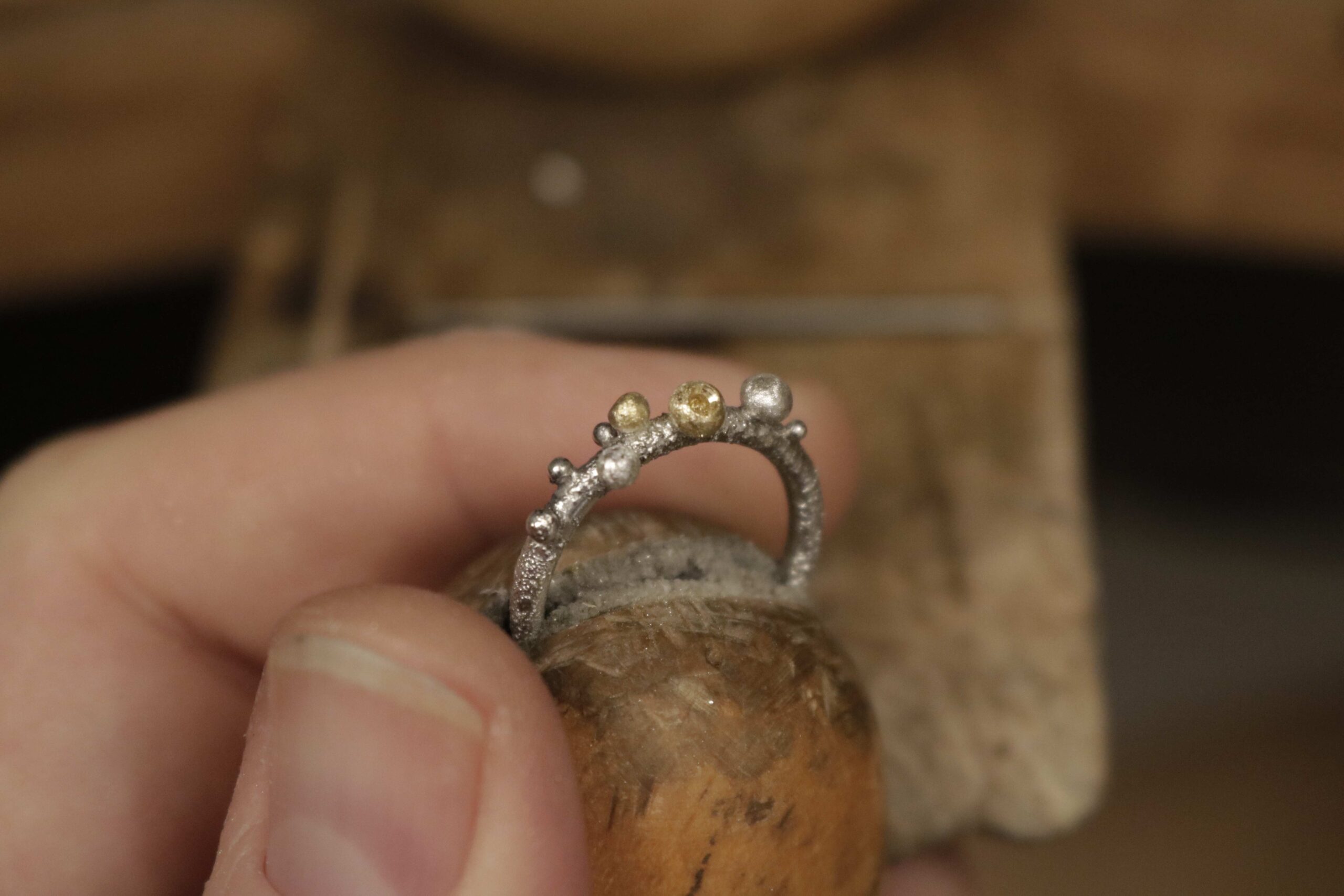 RAW Eventyrlig Ring med Guld, Sølv og Diamanter
